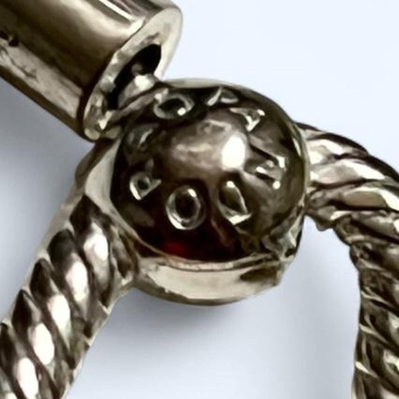 Pandora - Picture 8 of 8